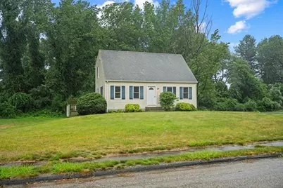 7 Sneade Dr, Oxford, MA 01540 - Photo 2