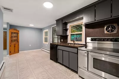 85 Keddy St, Springfield, MA 01109 - Photo 10