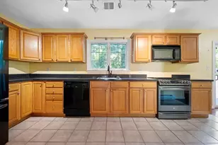 14 Mount Vernon St, Worcester, MA 01605 - Photo 8