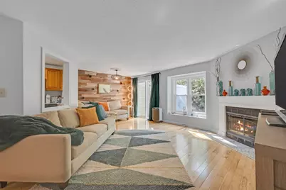 8 Woodcrest Dr #8, Oxford, MA 01537 - Photo 4