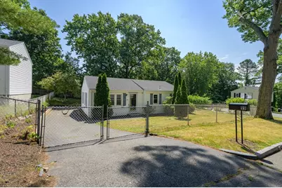 99 Lakevilla Ave, Springfield, MA 01109 - Photo 2