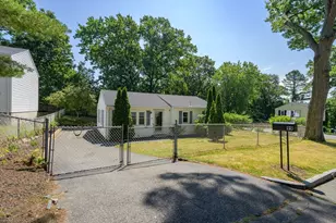99 Lakevilla Ave, Springfield, MA 01109 - Photo 2
