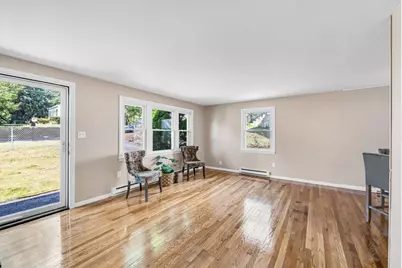 99 Lakevilla Ave, Springfield, MA 01109 - Photo 8