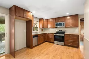 26 Walnut St, Attleboro, MA 02703 - Photo 8