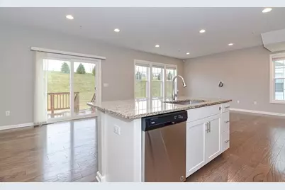 22 Locust Ln #22, Hopkinton, MA 01748 - Photo 8