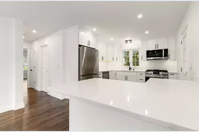 39 McKinley Avenue, Lowell, MA 01851 - Photo 8