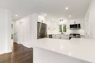 39 McKinley Ave, Lowell, MA 01851 - Photo 8