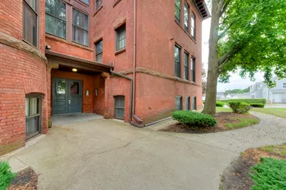321 Plantation St #102, Worcester, MA 01604 - Photo 2