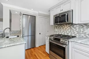958 Belmont St, Watertown, MA 02472 - Photo 8