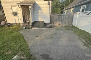 21 Fullerton St, Springfield, MA 01151 - Photo 4