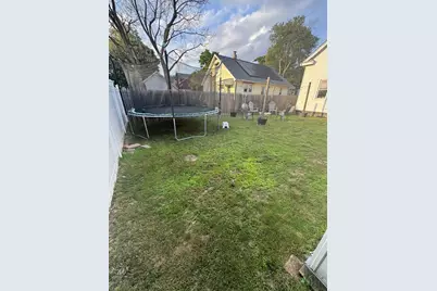 21 Fullerton St, Springfield, MA 01151 - Photo 6