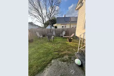 21 Fullerton St, Springfield, MA 01151 - Photo 8