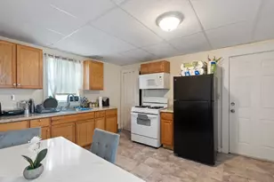 13-1/2 Grove St, Haverhill, MA 01832 - Photo 8