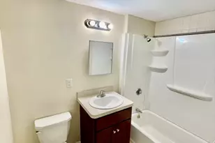 5 Ashland St, Worcester, MA 01609 - Photo 14