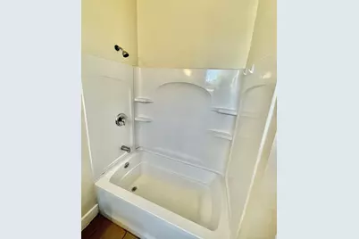 5 Ashland St, Worcester, MA 01609 - Photo 8