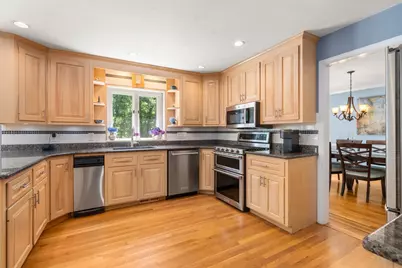 8 Gaslight Lane, Framingham, MA 01702 - Photo 6