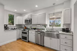 189 Mt Vernon St, Newton, MA 02465 - Photo 8