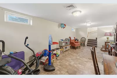 588 Newport Ave, Attleboro, MA 02703 - Photo 12