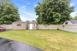 588 Newport Ave, Attleboro, MA 02703 - Photo 16