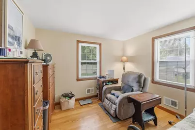 588 Newport Ave, Attleboro, MA 02703 - Photo 10