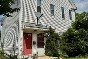 35 Willow St, Holyoke, MA 01040 - Photo 2