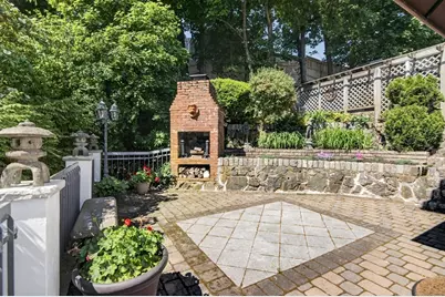 18 Roosevelt Rd, Medford, MA 02155 - Photo 40