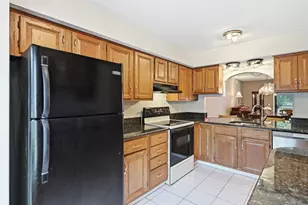 371 Nassau Dr, Springfield, MA 01129 - Photo 6