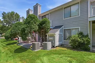 371 Nassau Dr, Springfield, MA 01129 - Photo 32