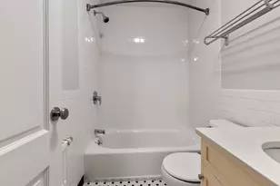 57 Gray St, Boston, MA 02116 - Photo 22