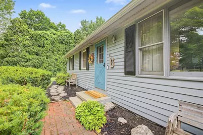 11 Crestview Drive, Hadley, MA 01036 - Photo 2