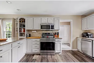 195 Bournehurst Dr, Plymouth, MA 02360 - Photo 6