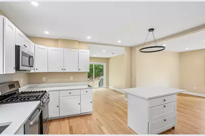 559 Winthrop St, Medford, MA 02155 - Photo 8