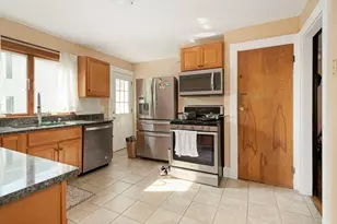 31-33 Underwood Ave, Newton, MA 02465 - Photo 4