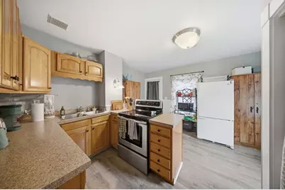 42 S Main St, Uxbridge, MA 01569 - Photo 6