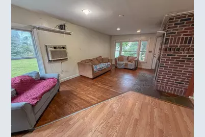 32 Oliver St, Lowell, MA 01854 - Photo 4