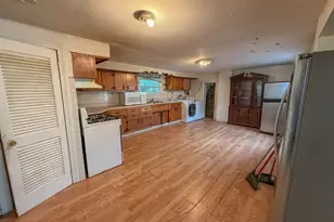32 Oliver St, Lowell, MA 01854 - Photo 2