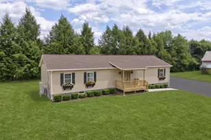 74 West St, Hatfield, MA 01088 - Photo 1