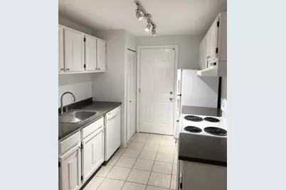 14 Walden Dr #4, Natick, MA 01760 - Photo 2