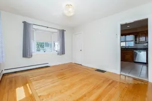 33 Brookings St, Medford, MA 02155 - Photo 4