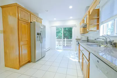 33 Brookings St, Medford, MA 02155 - Photo 6