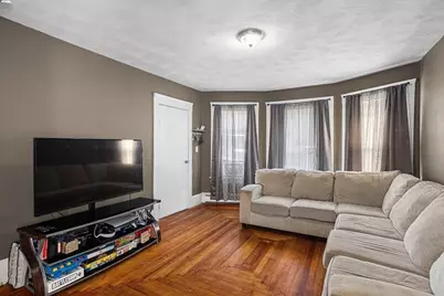 39 Myrtle St, Pawtucket, RI 02860 - Photo 4