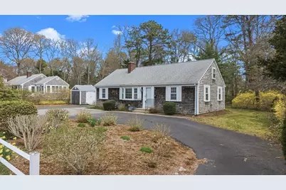 84 Hinckley Cir, Barnstable, MA 02655 - Photo 2