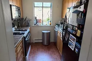 106 Green St, Marblehead, MA 01945 - Photo 2