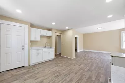 282 White St, Springfield, MA 01108 - Photo 8