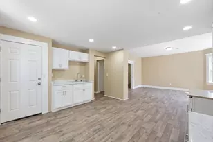 282 White St, Springfield, MA 01108 - Photo 8