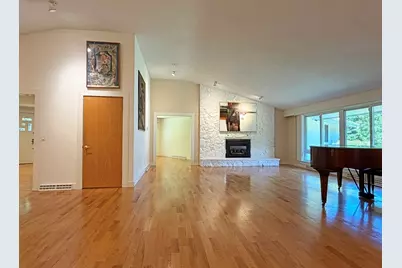37 Stephen Pl, Newton, MA 02461 - Photo 10