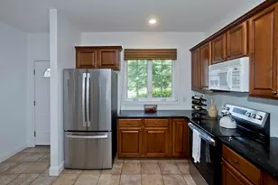 102 Lyman St, South Hadley, MA 01075 - Photo 4