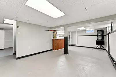 85 Brook St, Holyoke, MA 01040 - Photo 32