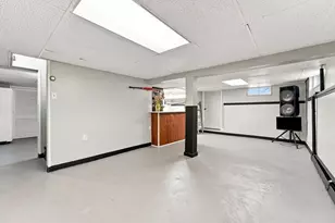 85 Brook St, Holyoke, MA 01040 - Photo 32