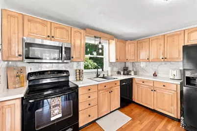 85 Brook St, Holyoke, MA 01040 - Photo 14
